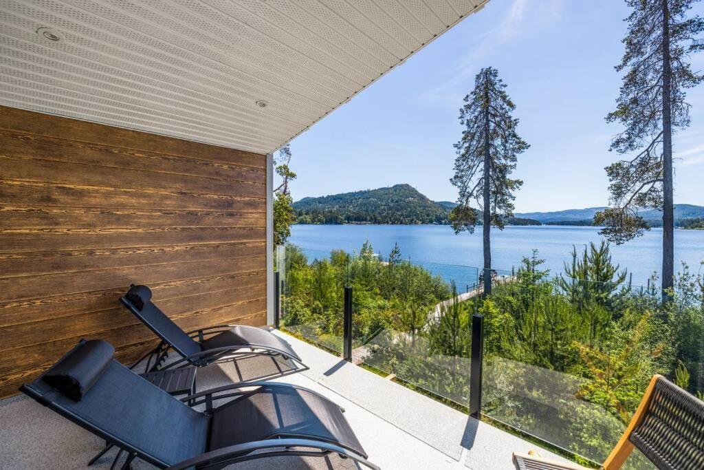 Kelly'S Lakefront Hideaway Villa Shawnigan Lake Exterior photo