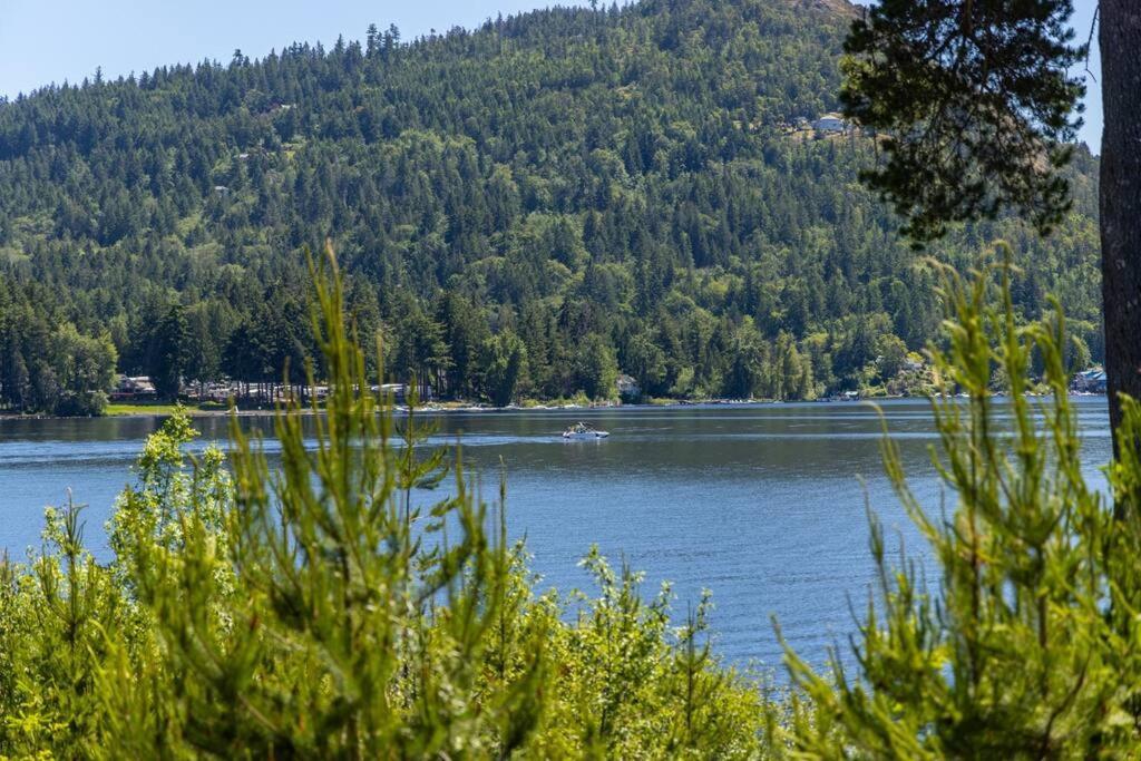 Kelly'S Lakefront Hideaway Villa Shawnigan Lake Exterior photo