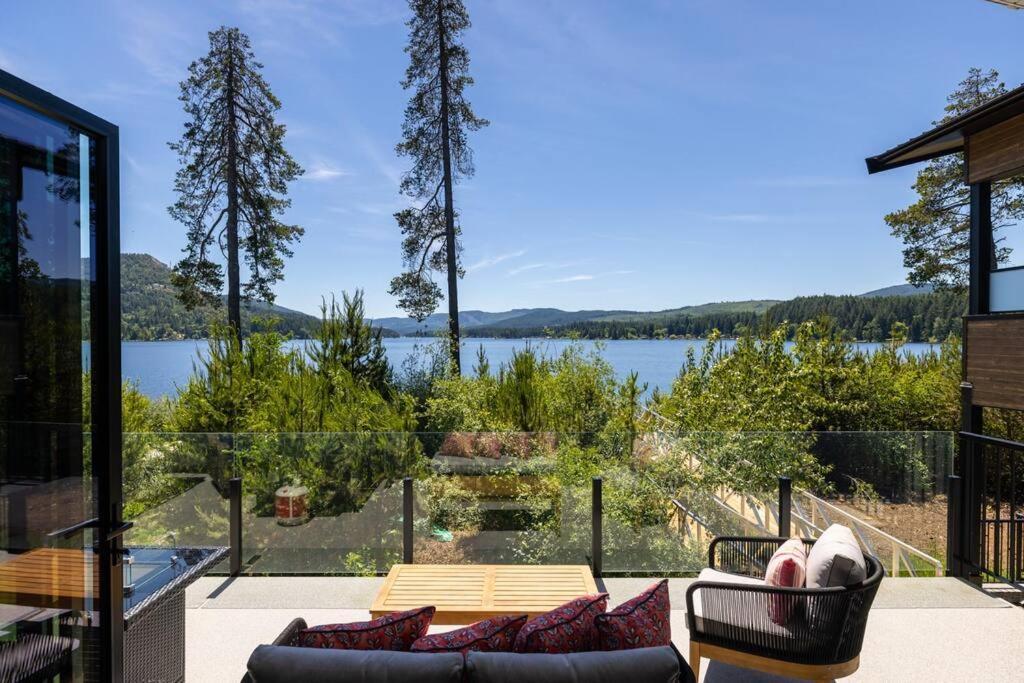 Kelly'S Lakefront Hideaway Villa Shawnigan Lake Exterior photo