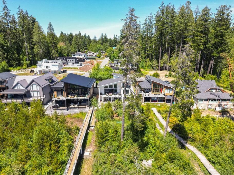 Kelly'S Lakefront Hideaway Villa Shawnigan Lake Exterior photo