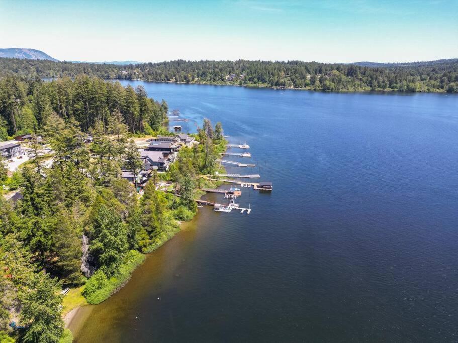 Kelly'S Lakefront Hideaway Villa Shawnigan Lake Exterior photo