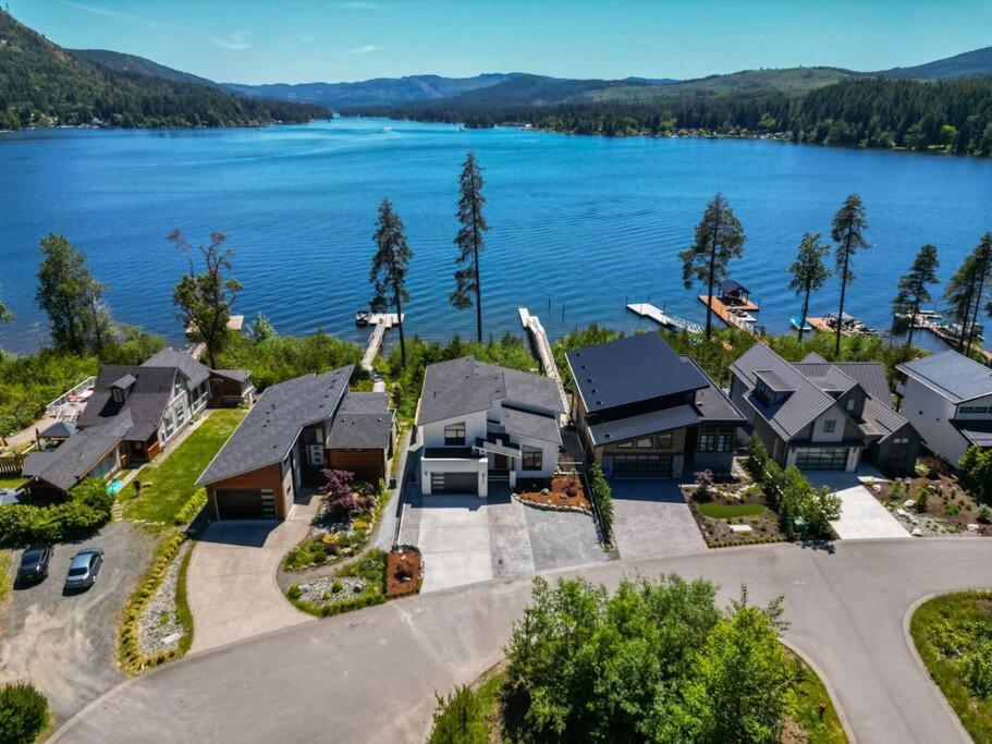 Kelly'S Lakefront Hideaway Villa Shawnigan Lake Exterior photo