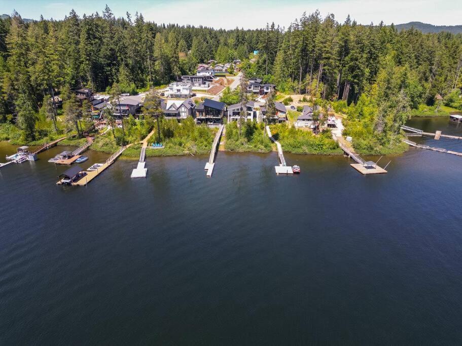 Kelly'S Lakefront Hideaway Villa Shawnigan Lake Exterior photo