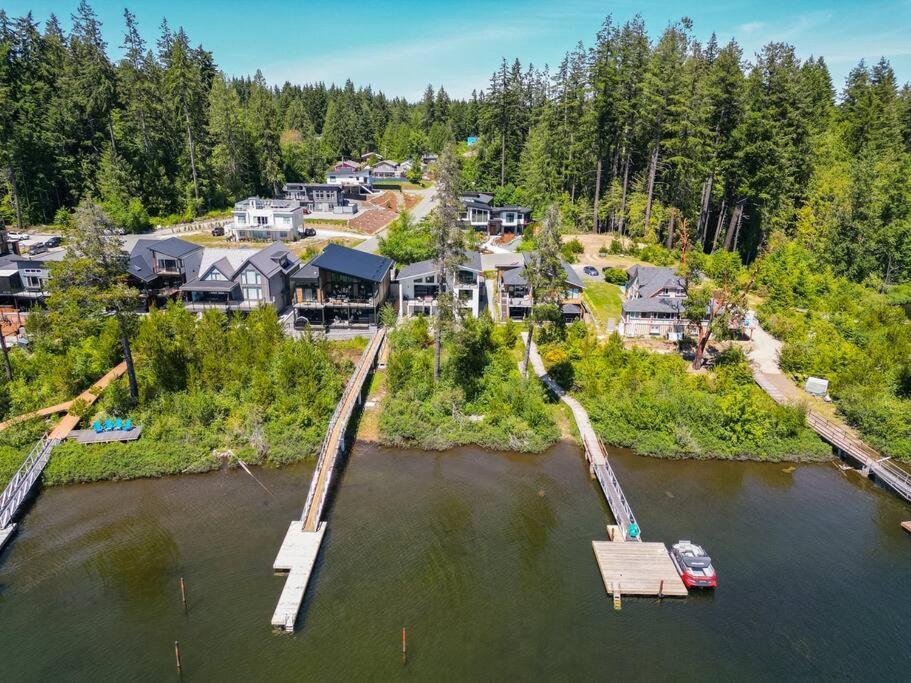 Kelly'S Lakefront Hideaway Villa Shawnigan Lake Exterior photo